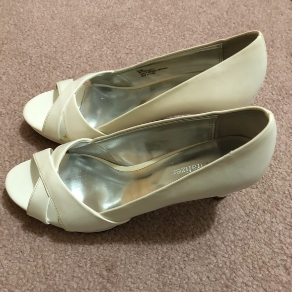 NWT Naturalizer Object White Patent heel sz 6.5 - Picture 3 of 8